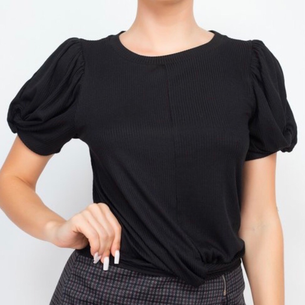 NWOT Black Puff Sleeves Basic T-Shirt.‎ Size Small